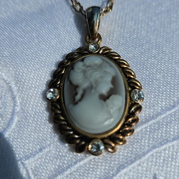 Grey Smokey Color Cameo Gold Tone Vintage Style #136 - Picture 2 of 4